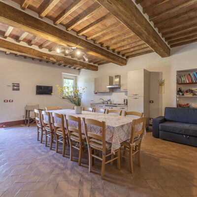 Le Casaline Di Sopra, Massa Marittima: Table, Meubles, Propriété, Canapé, Plante D'Appartement, Bois, Fenêtre, Design Intérieur, Sol, Sol