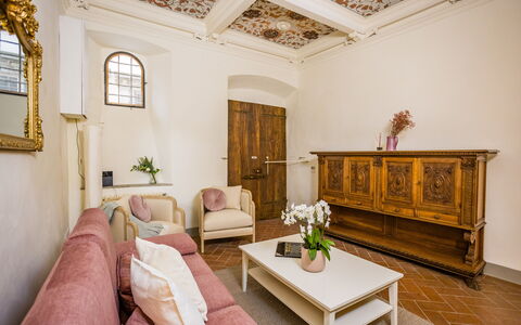 Rose's Palace: Meubles, Propriété, Plante, Cadre, Bâtiment, Table, Confort, Fenêtre, Design Intérieur, Plante D'Appartement