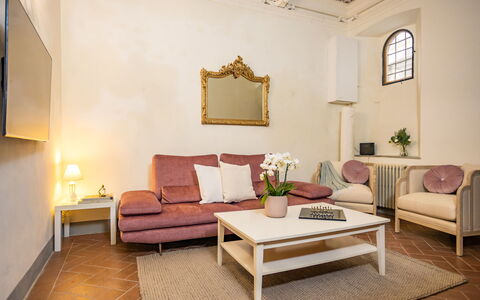 Rose's Palace: Meubles, Table, Plante, Bâtiment, Confort, Bois, Canapé, Design Intérieur, Cadre, Éclairage