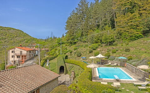 La Montana: Plante, L'Eau, Propriété, Ciel, Bâtiment, Piscine, Arbre, Végétation, Maison, Design Urbain