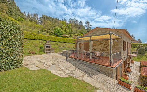 La Montana: Nuage, Plante, Ciel, Bâtiment, Bois, Lot Terre, Arbre, Pente, Paysage Naturel, Maison