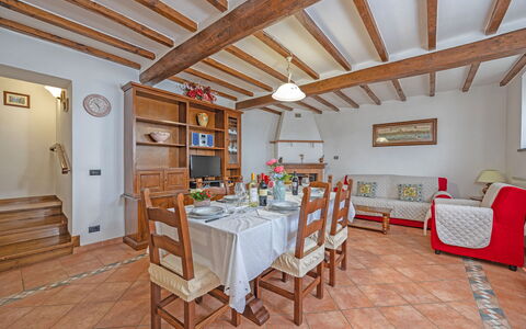 La Montana: Meubles, Table, Propriété, Cadre, Bois, Porte, Chaise, Design Intérieur, Sol, Cabinetry