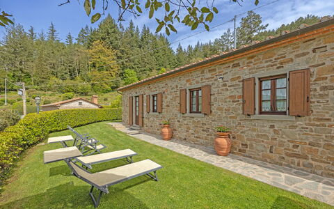 La Montanina: Plante, Bâtiment, Propriété, Fenêtre, Ciel, Arbre, Maison, Herbe, Extérieur Banc, Lot Terre