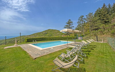 La Montanina: Ciel, L'Eau, Plante, Nuage, Paysage Naturel, Piscine, Arbre, Mobilier De Jardin, Lot Terre, Ombre