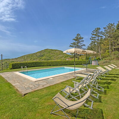 La Montanina: Ciel, L'Eau, Plante, Nuage, Paysage Naturel, Piscine, Arbre, Mobilier De Jardin, Lot Terre, Ombre