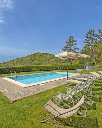 La Montanina: Ciel, L'Eau, Plante, Nuage, Paysage Naturel, Piscine, Arbre, Mobilier De Jardin, Lot Terre, Ombre