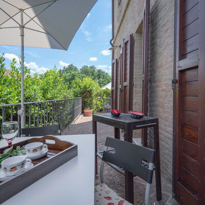 Torri 15 Holiday Home: Ciel, Bâtiment, Propriété, Table, Meubles, Nuage, Vaisselle, Fenêtre, Architecture, Pot De Fleur