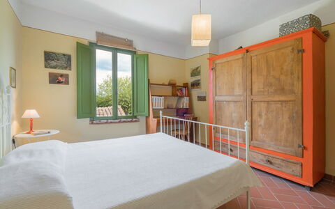 Il Palazzetto Francigena, Monteriggioni: Meubles, Bois, Confort, Bâtiment, Sol, Sol, Lit, Fenêtre, Ombre