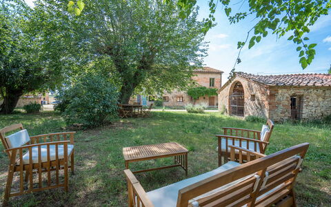 Il Palazzetto Francigena, Monteriggioni: Herbe, Zone Rurale, Jardin, Biens, Pelouse, Arrière-Cour, Chalet, Ferme, Hacienda, Cour