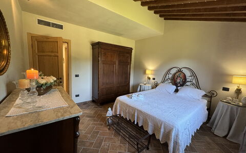 Casa Viviani: Meubles, Propriété, Cabinetry, Bâtiment, Table, Bois, Design Intérieur, Confort, Sol, Cadre De Lit