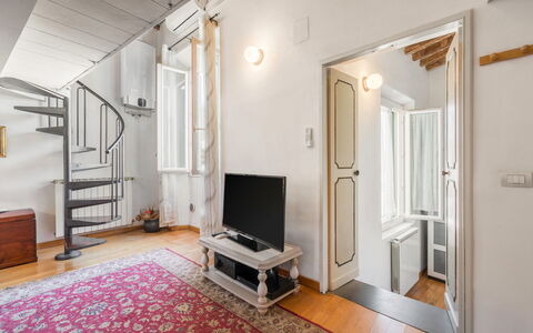 Belle Donne Apartment, Tornabuoni, Florence, Wifi: Bâtiment, Cadre, Confort, Bois, Canapé, Design Intérieur, Maison, Salle, Porte, Sol