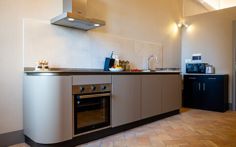 Appartamento Vagnucci: Cabinetry, Comptoir, Bâtiment, Cuisinière, Cuisine, Bois, Appareil De Cuisine, Éclairage, Électroménager, Design Intérieur