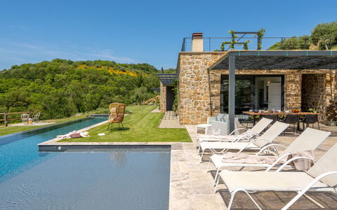 Villa Paradise: L'Eau, Ciel, Propriété, Plante, Bâtiment, Chaise, Paysage Naturel, Arbre, Loisir, Paysage