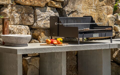 Villa Paradise: Bois, Orange, Comptoir, Gaz, Cuisine, Mur De Pierre, Rectangle, Paysage, Béton, Table