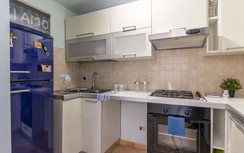 Florentine Careggi Loft: Cabinetry, Comptoir, Evier, Robinet, Évier, Propriété, Bâtiment, Cuisinière, Cuisine, Appareil De Cuisine