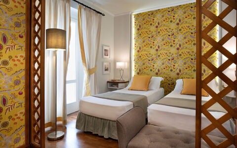 Butterfly With Beach & Breakfast Included: Propriété, Meubles, Bâtiment, Confort, Bois, Design Intérieur, Textile, Décoration, Sol, Sol