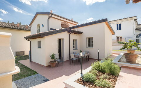 Villacolle 1, Poggio a Caiano, Hot Tub, Wifi, Ac: Plante, Nuage, Bâtiment, Ciel, Propriété, Fenêtre, Porte, Maison, Lot Terre, Design Intérieur