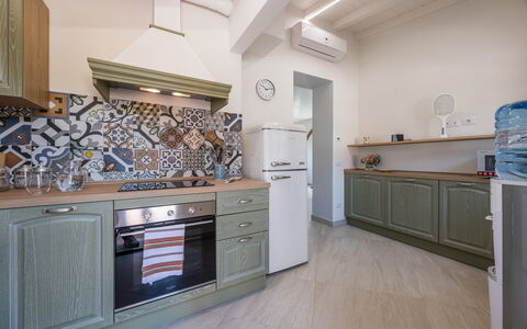 Villacolle 1, Poggio a Caiano, Hot Tub, Wifi, Ac: Cabinetry, Propriété, Comptoir, Bâtiment, Tiroir, Cuisine, Bois, Cuisinière, Design Intérieur, Sol