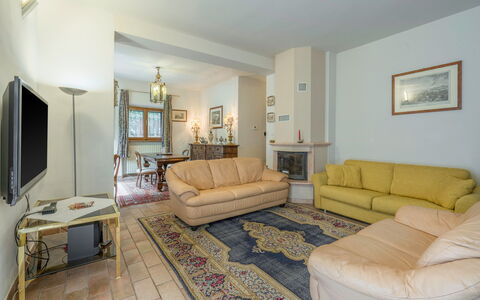 Santa Colomba House, Siena, Nature And Pool: Cadre, Canapé, Meubles, Table, Design Intérieur, Salon, Bois, Sol, Confort, Sol