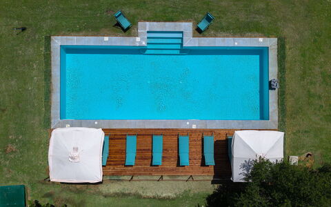 Villa Aiale: Piscine, Bleu, Loisir, Recours, Mobilier De Jardin, Composite, Meubles, Thermes, Ombre, Balancelle