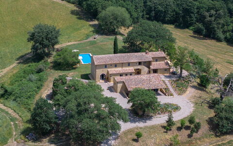 Villa Aiale: Bâtiment, Maison, Domicile, Zone Résidentielle, Toit, Biens, Chalet, Architecture, Ferme, Paysage