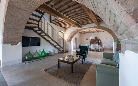 Villa Aiale: Meubles, Bâtiment, Table, Fenêtre, Canapé, Design Intérieur, Sol, Plante D'Appartement, Sol, Bois