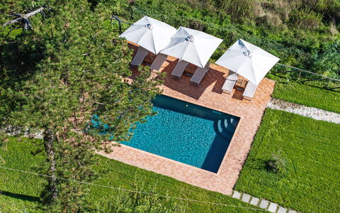 Villa Chicco: Bâtiment, L'Eau, Lot Terre, Design Urbain, Architecture, Végétation, Herbe, Loisir, Paysage, Zone Résidentielle