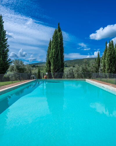 La Tesa Country House With Pool S. Gimignano: Bleu, Piscine, Eco Hôtel, Aménagement Paysager, Hacienda, À Feuilles Persistantes, Mélèze, Villa
