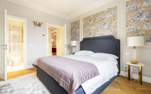 Albizi Penthouse Luxury Apartment In Florence By P: Meubles, Bleu Azur, Bois, Textile, Cabinetry, Design Intérieur, Bâtiment, Confort, Architecture, Sol