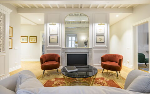 Albizi Penthouse Luxury Apartment In Florence By P: Meubles, Cadre, Confort, Salon, Bois, Design Intérieur, Télévision, Club Président, Sol, Sol