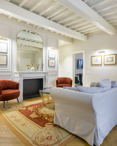 Albizi Penthouse: Cadre, Propriété, Meubles, Confort, Bois, Design Intérieur, Bâtiment, Sol, Sol, Mur