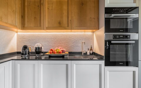 Ciliegino Spereto Apartment, Pool And Relax , Mont: Cabinetry, Comptoir, Cuisinière, Appareil De Cuisine, Cuisine, Vaisselle, Le Fourneau, Design Intérieur, Bois, Électroménager