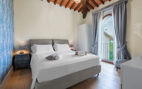 Ciliegino Spereto Apartment, Pool And Relax , Mont: Design Intérieur, Chambre, Domicile, Meubles, Lit, Linge, Pièce, Literie, Appartement, Cadre De Lit