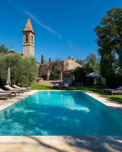 Villa Pietrafitta: L'Eau, Plante, Ciel, Arbre, La Nature, Bleu Azur, Bâtiment, Piscine, Loisir, Herbe