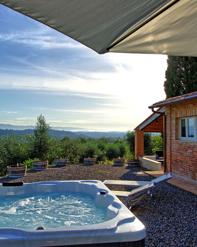 Casa Andrea: L'Eau, Ciel, Nuage, Plante, Fenêtre, Bâtiment, Piscine, Bleu Azur, Ombre, Architecture