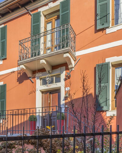 Orazio Liberty House,Lunigiana, Nature: Fenêtre, Bâtiment, Propriété, Plante, Clôture, Ciel, Bois, Quartier, Mur