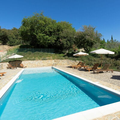 Casa Minuccia: L'Eau, Propriété, Plante, Meubles, Ciel, Piscine, Bleu Azur, Ombre, Chaise, Mobilier De Jardin
