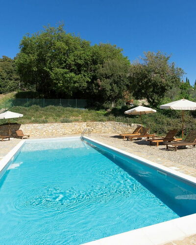 Casa Minuccia: L'Eau, Propriété, Plante, Meubles, Ciel, Piscine, Bleu Azur, Ombre, Chaise, Mobilier De Jardin