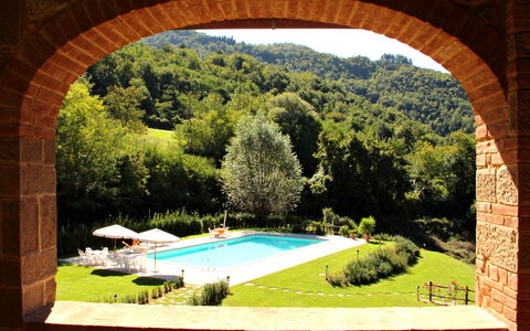Residence Marino: Propriété, Piscine, Paysage Naturel, Herbe, Biens, Architecture, Maison, Arbre, Immobilier, Paysage