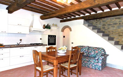 Marino 2: Propriété, Pièce, Bâtiment, Meubles, Design Intérieur, Maison, Faisceau, Plafond, Grenier, Table