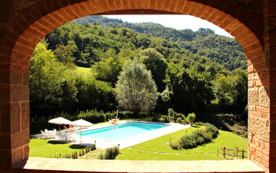 Residence Marino: Propriété, Piscine, Paysage Naturel, Herbe, Biens, Architecture, Maison, Arbre, Immobilier, Paysage