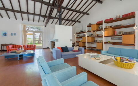 Poggetti San Luigi Country Home Follonica: Meubles, Canapé, Étagère, Design Intérieur, Salon, Bois, Sol, Sol, Canapé-Lit, Rayonnage