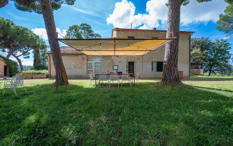 Poggetti San Luigi Country Home Follonica: Nuage, Ciel, Plante, Bâtiment, Arbre, La Nature, Fenêtre, Maison, Lot Terre, Végétation