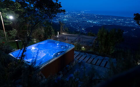 La Casa Sul Forte: Ciel, Plante, Bleu, Arbre, Bâtiment, Piscine, Ombre, Paysage, Toit, Loisir