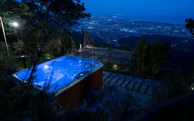 La Casa Sul Forte: Ciel, Plante, Bleu, Arbre, Bâtiment, Piscine, Ombre, Paysage, Toit, Loisir