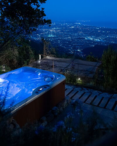La Casa Sul Forte: Ciel, Plante, Bleu, Arbre, Bâtiment, Piscine, Ombre, Paysage, Toit, Loisir