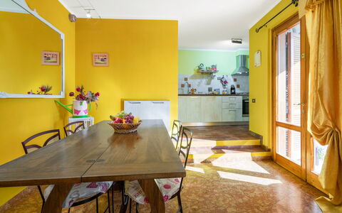 Bellavista Tuscany Apartment Panoramic Terrace: Table, Meubles, Propriété, Bois, Chaise, Cadre, Peindre, Design Intérieur, Sol, Sol