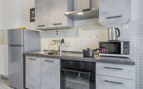 Romina Apartment, Florence, Campo Marte: Cuisine, Appareil De Cuisine, Comptoir, Principaux Appliance, Cuisinière, Sol, Cabinetry, Électroménager, Design Intérieur, Meubles
