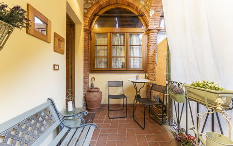 Lounge Flat Camaiore, Wifi, Versilia Coast: Meubles, Cadre, Propriété, Chaise, Bâtiment, Table, Bois, Design Intérieur, Plante, Architecture