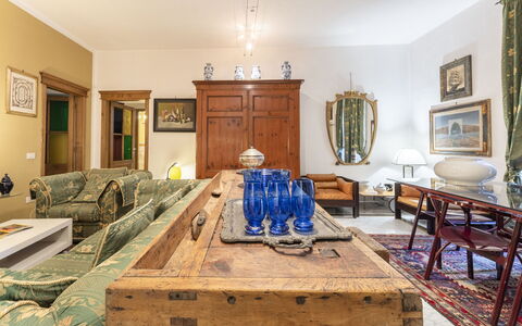 Lounge Flat Camaiore, Wifi, Versilia Coast: Cadre, Table, Meubles, Propriété, Cabinetry, Bois, Éclairage, Chaise, Tiroir, Sol